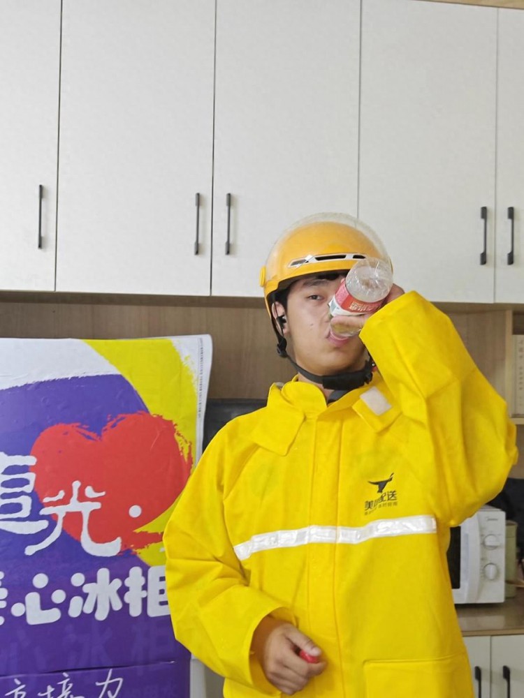追光·暖新闻丨“爱心冰柜”又上新 宜宾市翠屏区临街闹市新增一点位