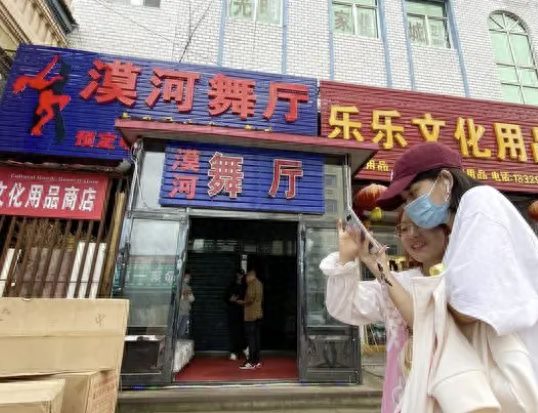杭州城北新开一家舞厅,1400多方生意蛮火,老板说要做升级版“劳保舞厅”