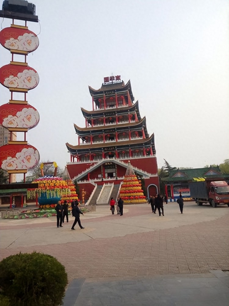 河南新乡一个月2000多的工资一家三口够花吗