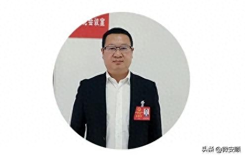 两会发言席代表委员议报告话发展