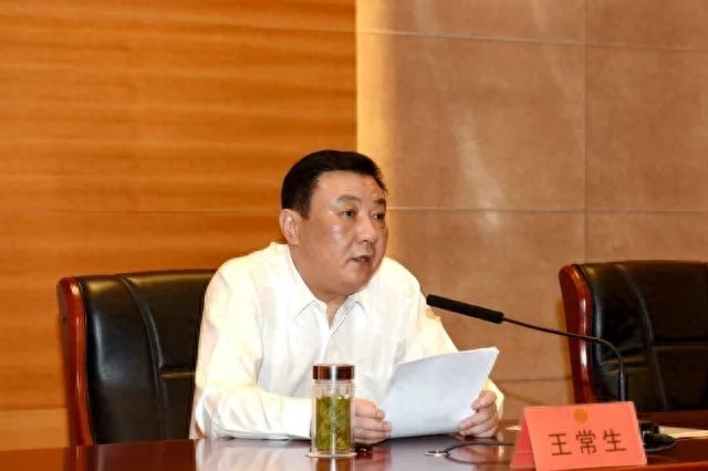 镇江市总召开十四届九次全委会 首次选举产生挂职、兼职副主席