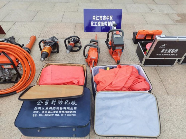 整合应急救援力量 内江市市中区39支应急救援专兼职队伍获得授旗(授牌)