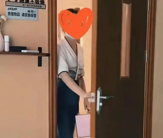 湖北女子兼职女技师偶遇老公哥们光顾跪求：别告诉他行吗